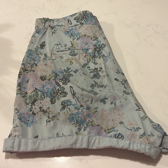 Urban Outfitters Shorts - Picture 2 of 2